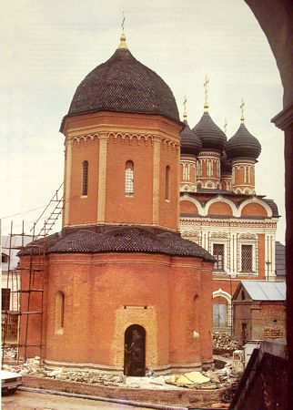 Храм святителя Петра Высоко-Петровского монастыря