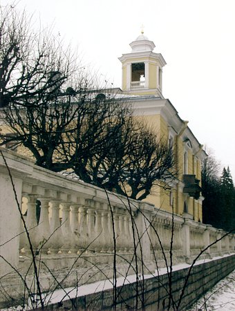 Церковь cвятых апостолов Петра и Павла в Павловском дворце